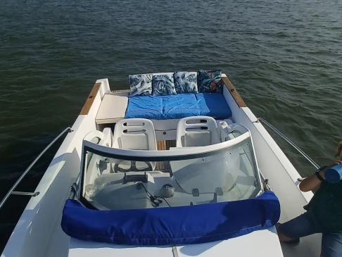Verhuur Motorboot Bénéteau met vaarbewijs