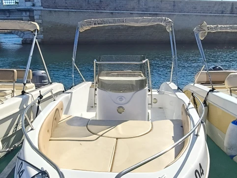 Motorboot te huur in Taranto voor de beste prijs