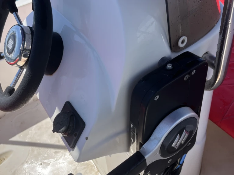 Verhuur Motorboot Astec met vaarbewijs