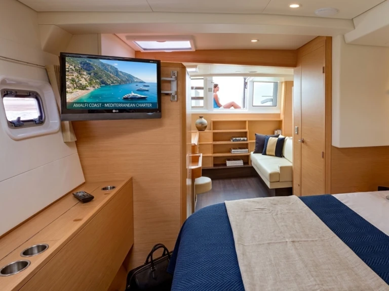Bootverhuur Lagoon Lagoon 620 (3 cab) in Castellammare di Stabia via SamBoat