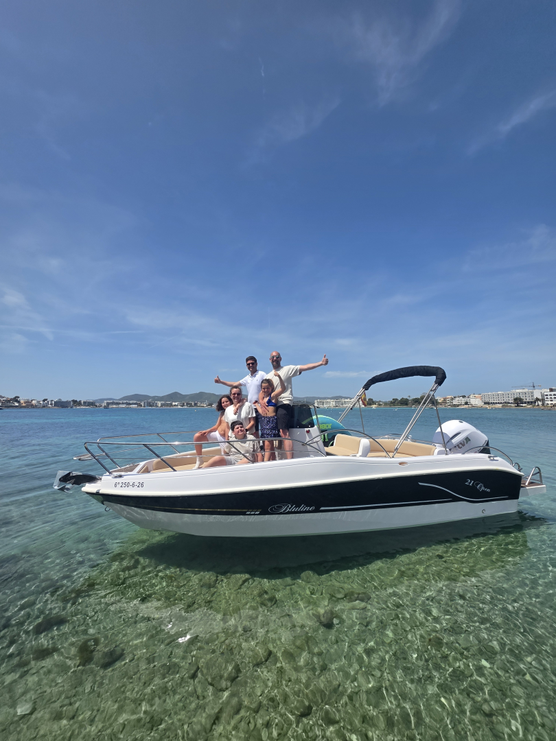 Huur een Blumax Bluline 21 in Ibiza Town