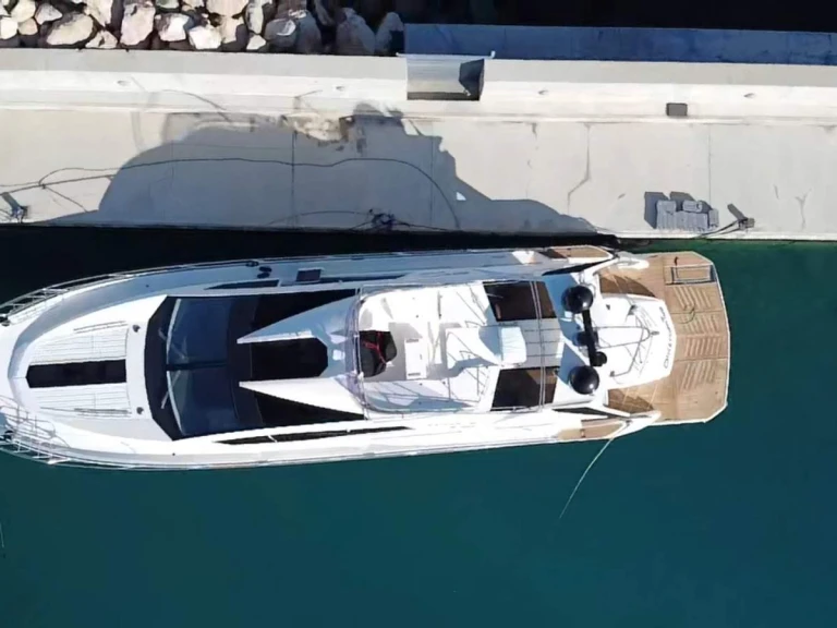 Huur een Galeon Galeon 700 Skydeck - 4 + 1 cab. in Novi Vinodolski