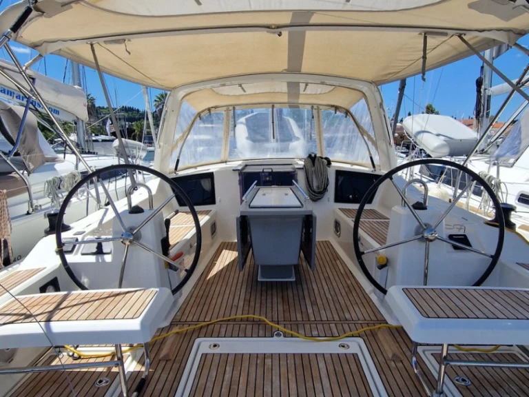 Bootverhuur Bénéteau Oceanis 41.1 in Gouviá via SamBoat