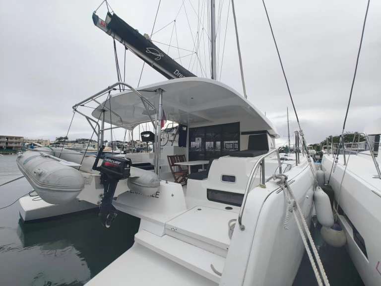 Verhuur Catamaran Lagoon met vaarbewijs