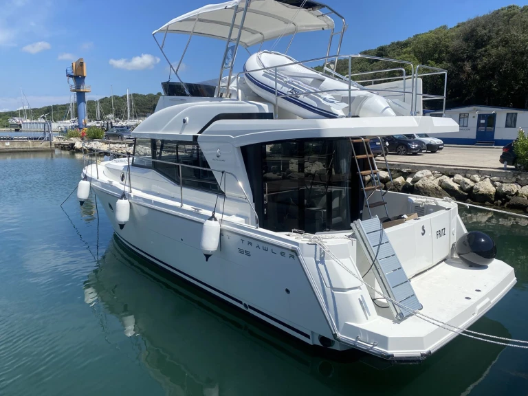 Huur een Bénéteau Swift Trawler 35 in Pula