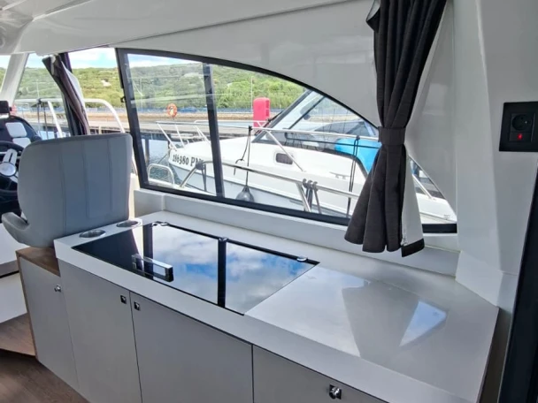 Verhuur Motorboot Bénéteau met vaarbewijs
