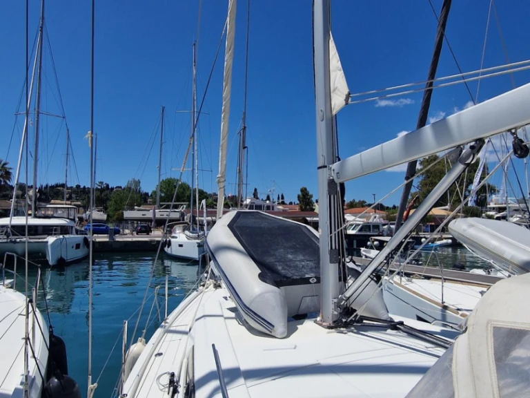 Huur Zeilboot met of zonder schipper Bénéteau in Gouviá