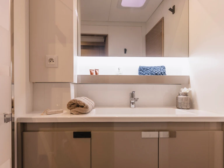 Huur een Fountaine Pajot Aura 51 in Sant Antoni de Portmany