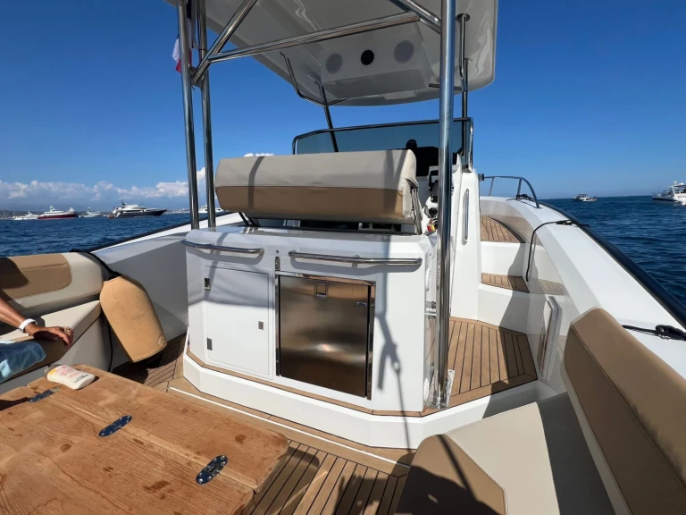 Motorboot te huur in Golfe-Juan voor de beste prijs