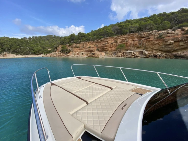 Quicksilver Activ 875 Sundeck te huur van particulier of professional in Sant Antoni de Portmany