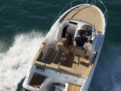 Verhuur Motorboot Jeanneau met vaarbewijs