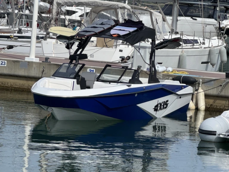 Motorboot te huur in Port des Marines de Cogolin voor de beste prijs