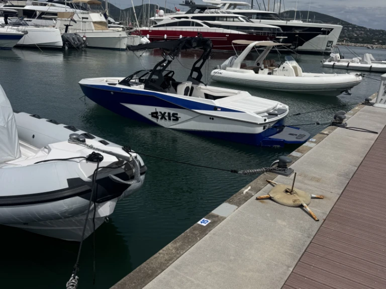 Jachthuur in Port des Marines de Cogolin - Axis T220 via SamBoat