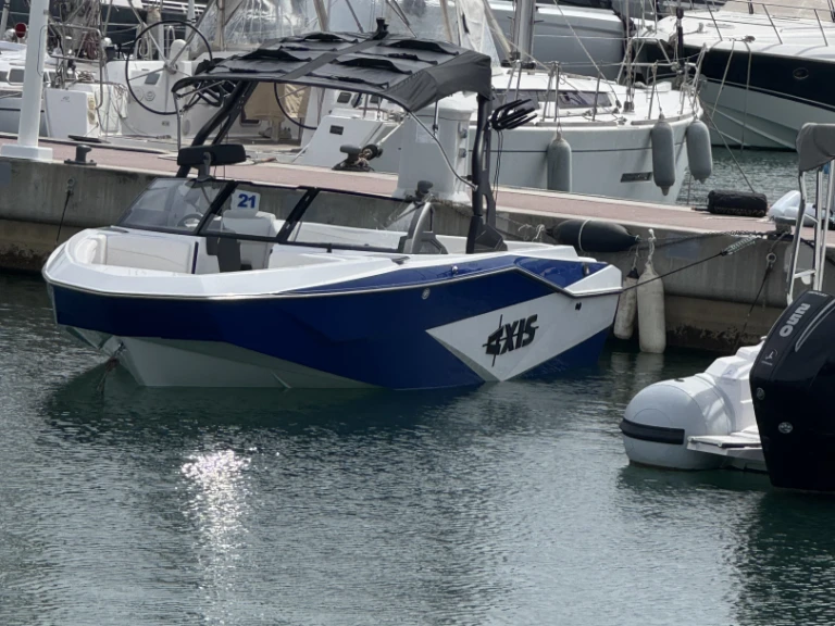 Huur een Axis T220 in Port des Marines de Cogolin