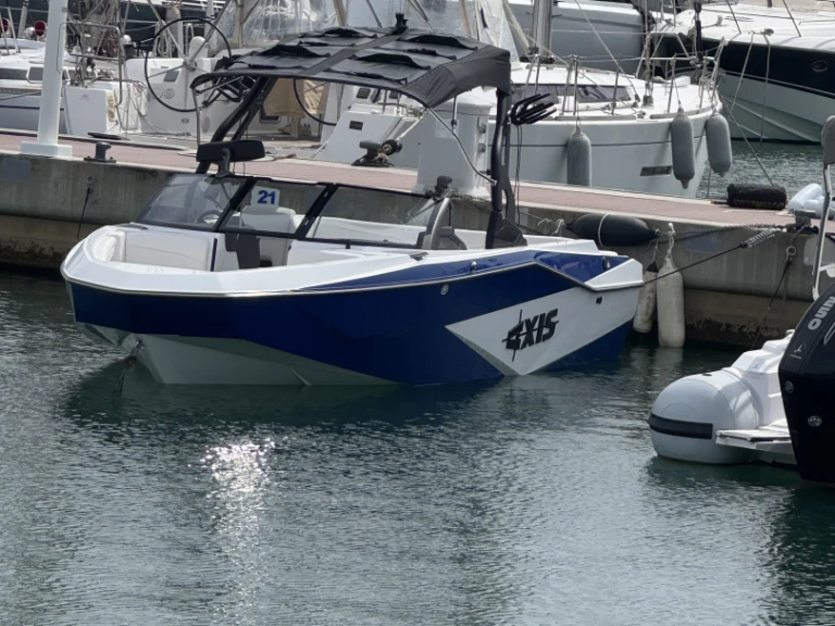 Bootverhuur Port des Marines de Cogolin goedkoop T220
