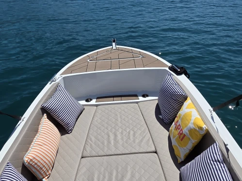 Motorboot te huur in Annecy voor de beste prijs