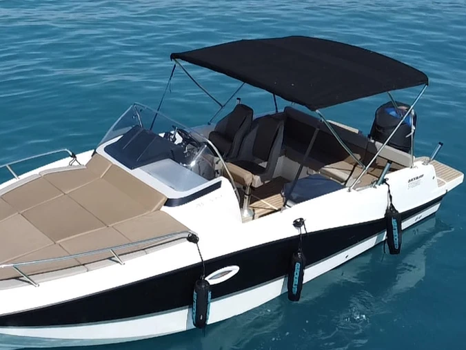 Quicksilver Activ 755 Open te huur van particulier of professional in Antibes