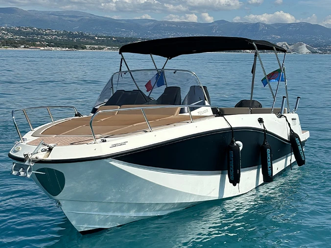 Huur een Quicksilver Activ 755 Open in Antibes