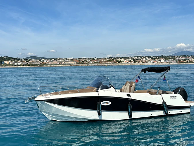 Bootverhuur Antibes goedkoop Activ 755 Open