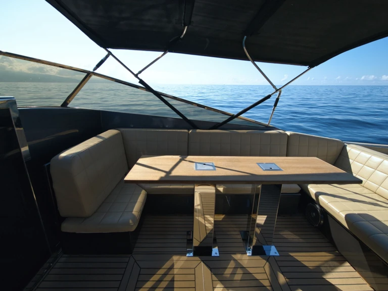 Magnum 38 te huur van particulier of professional in Saint-Tropez