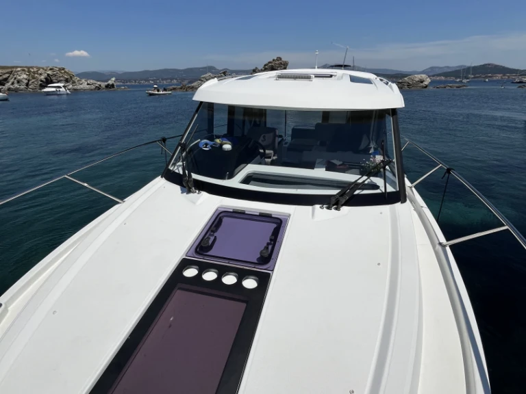 Jachthuur in Six-Fours-les-Plages - Bénéteau Antares 9 OB via SamBoat