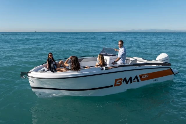 Huur een BMA BMA X199 in Bonifacio Port