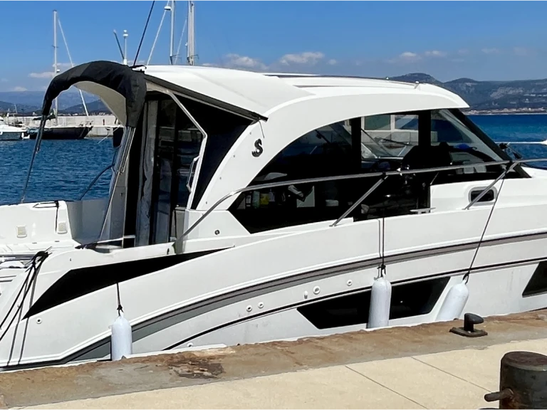 Verhuur Motorboot Bénéteau met vaarbewijs
