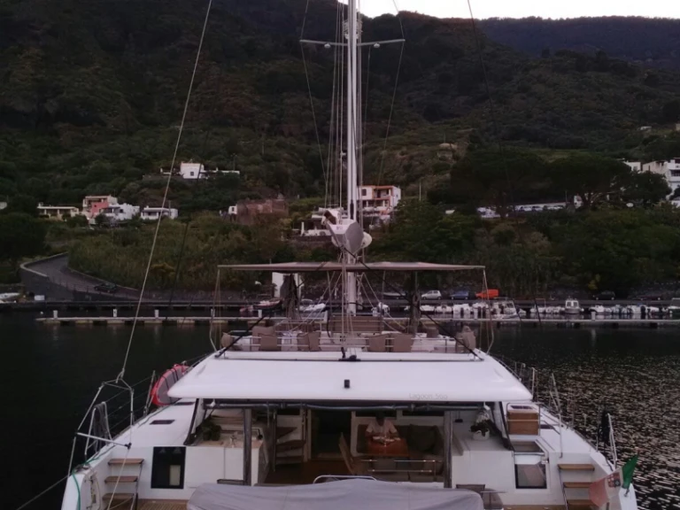 Verhuur Catamaran Lagoon met vaarbewijs