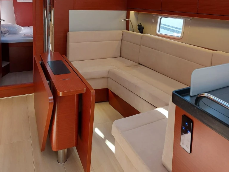 Huur een Hanse Hanse 418 in Lávrio