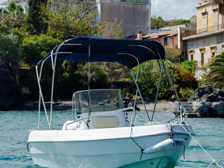 Huur Motorboot met of zonder schipper cosiver in Catania
