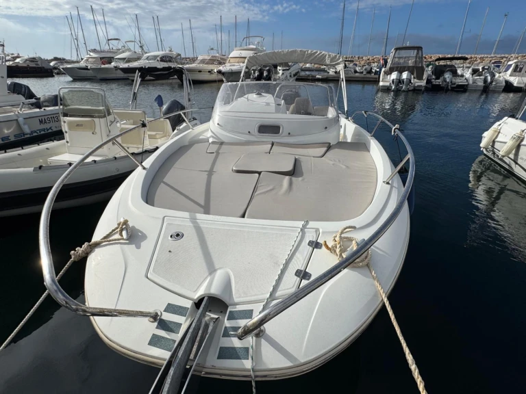 Jachthuur in Empuriabrava - Jeanneau Cap Camarat 7.5 WA Serie 2 via SamBoat