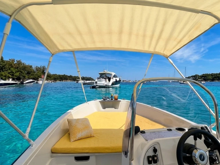Motorboot te huur in Golfe-Juan voor de beste prijs