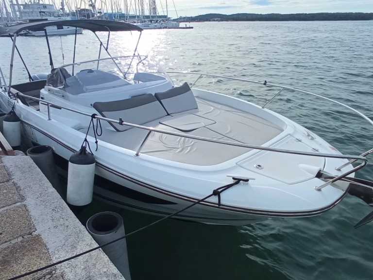 Bootverhuur Jeanneau Cap Camarat 7.5 WA Serie 2 in Pula via SamBoat
