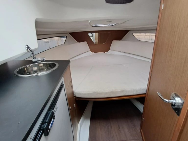 Verhuur Motorboot Jeanneau met vaarbewijs