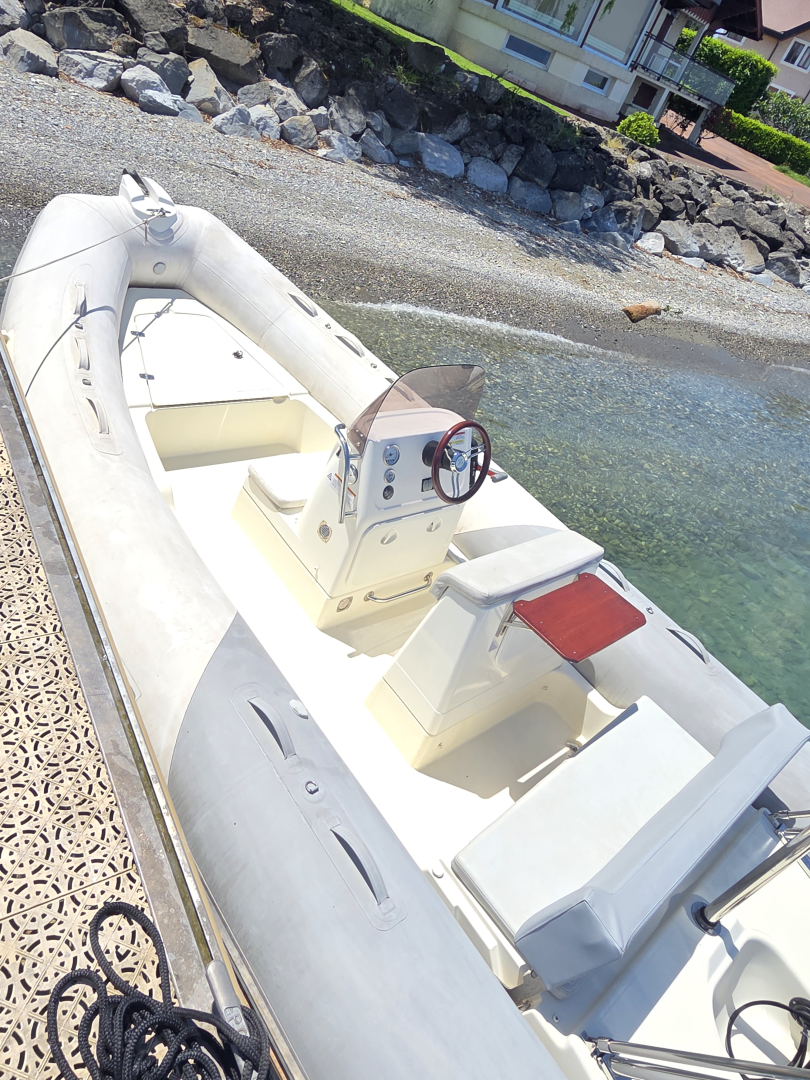 Huur een Zodiac Medline 580 in Évian-les-Bains