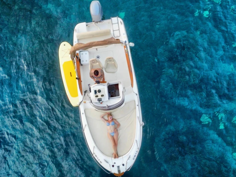 Motorboot te huur in Sant Antoni de Portmany voor de beste prijs
