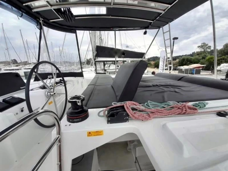Verhuur Catamaran Lagoon met vaarbewijs