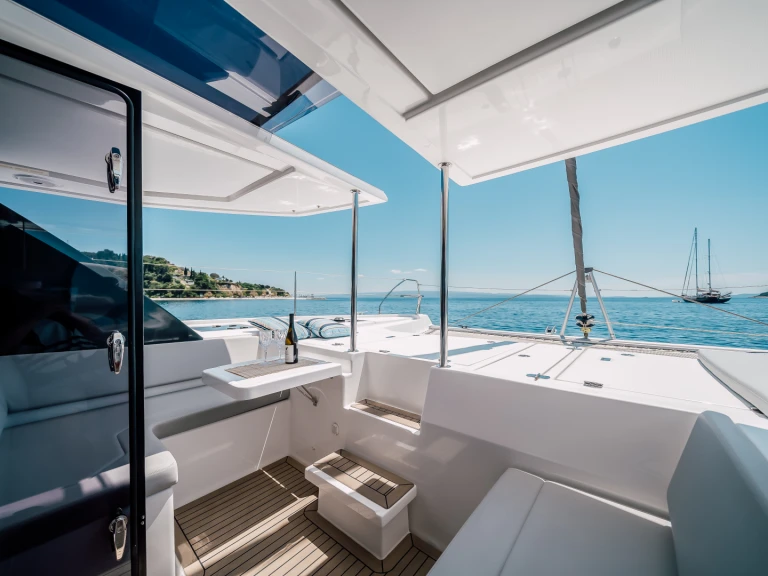 Catamaran te huur in Jezera voor de beste prijs