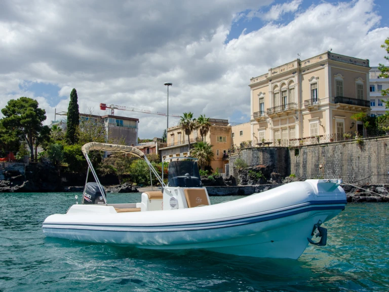 RIB te huur in Catania voor de beste prijs