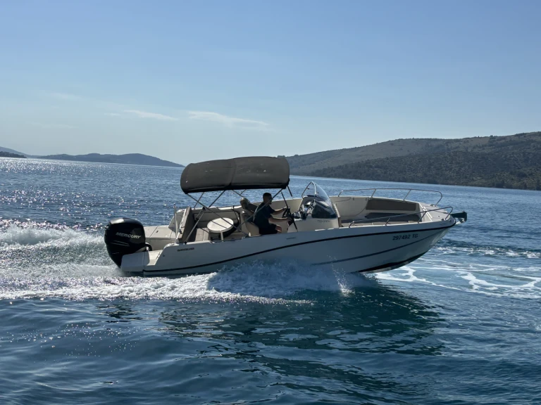 Quicksilver Activ 755 Open te huur van particulier of professional in Trogir