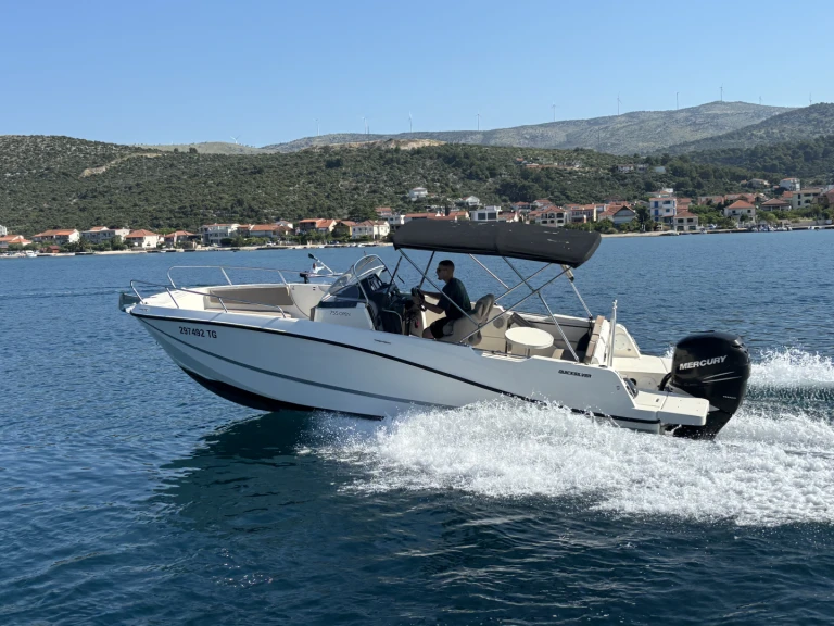 Bootverhuur Trogir goedkoop Activ 755 Open