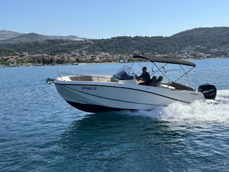 Huur een Quicksilver Activ 755 Open in Trogir