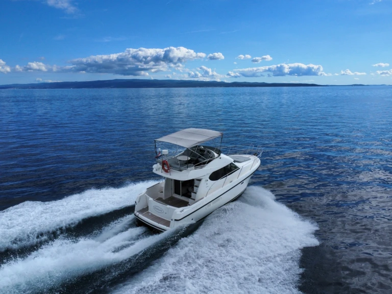 Verhuur Motorboot in Split Port - Jeanneau Prestige 32 Fly