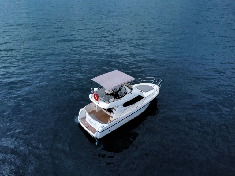 Bootverhuur Jeanneau Prestige 32 Fly in Split Port via SamBoat
