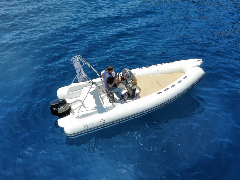 Huur een Magnus 5,50 in Porto Rotondo