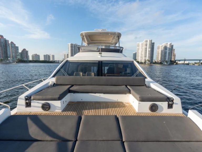 Azimut Azimut 68 te huur van particulier of professional in Coconut Grove