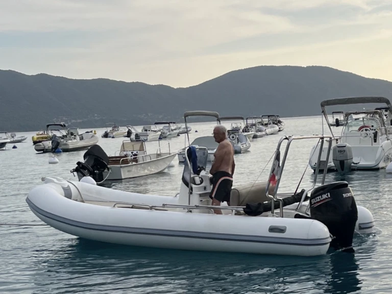 Huur RIB met of zonder schipper Zodiac in Golfu di Lava