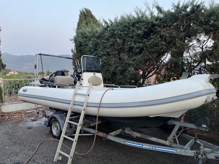 Zodiac Medline 540 te huur van particulier of professional in Golfu di Lava