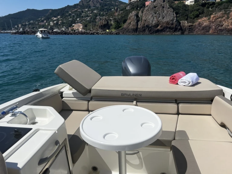 Bootverhuur Bayliner VR6 in Mandelieu-la-Napoule via SamBoat