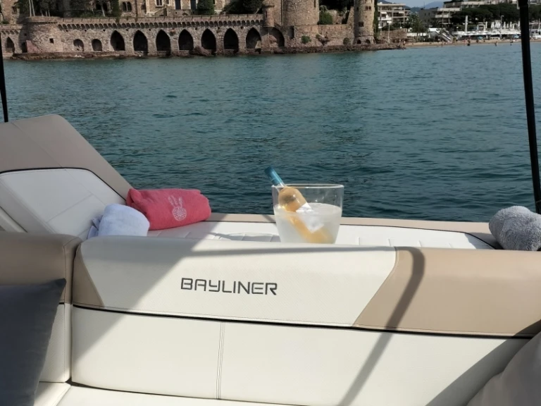 Bootverhuur Mandelieu-la-Napoule goedkoop Bayliner 742 Cuddy